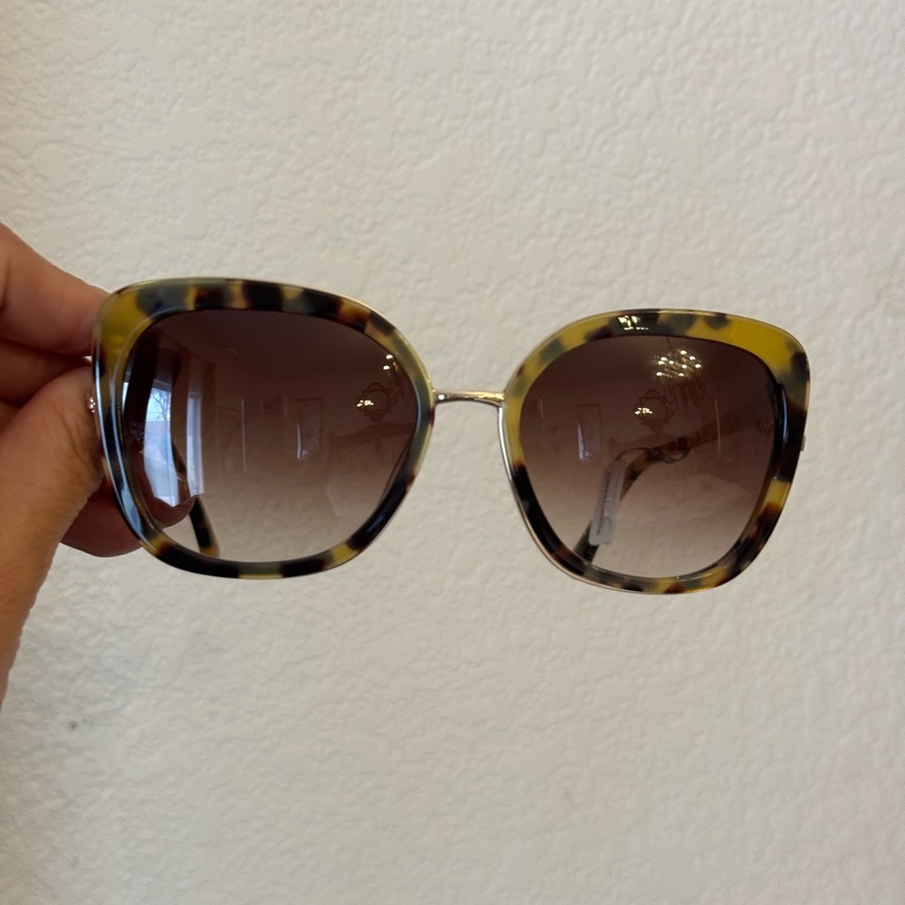 Chico's Brown Oversized Sunglasses with Tortoiseshell Pattern - Picture 13 of 16